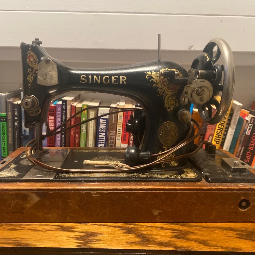 Antique Singer Sewing Machine Knee Crank 128 La Vincendora c1919 in Case